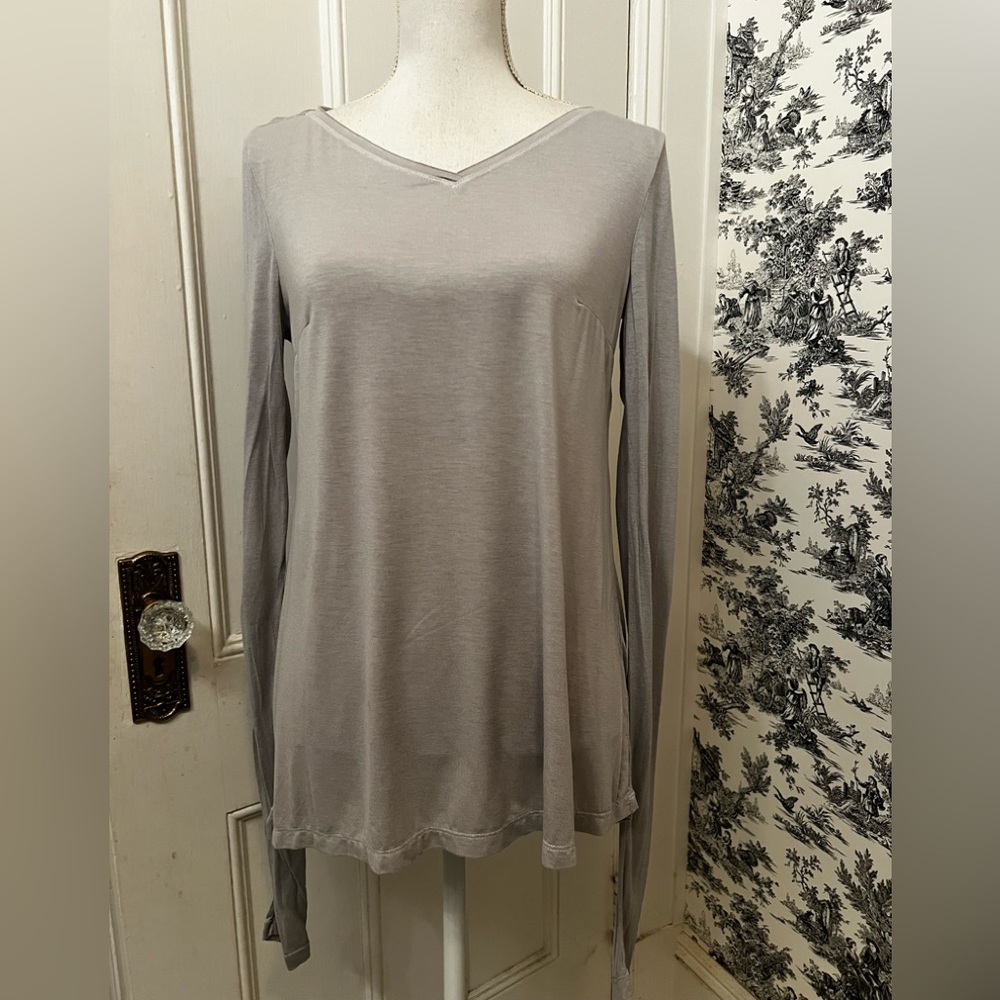 Illia wome long sleeve knit top light blue slit back Size Mesium